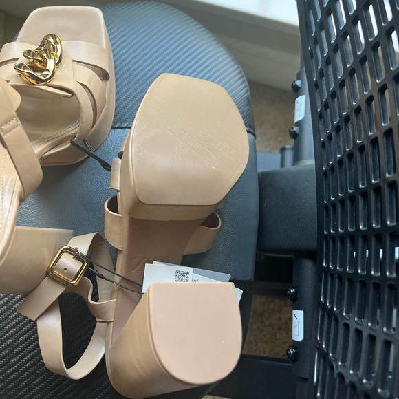 Brand new Zara STRAPPY CHUNKY PLATFORM HEELED SANDALS - Picture 9 of 12